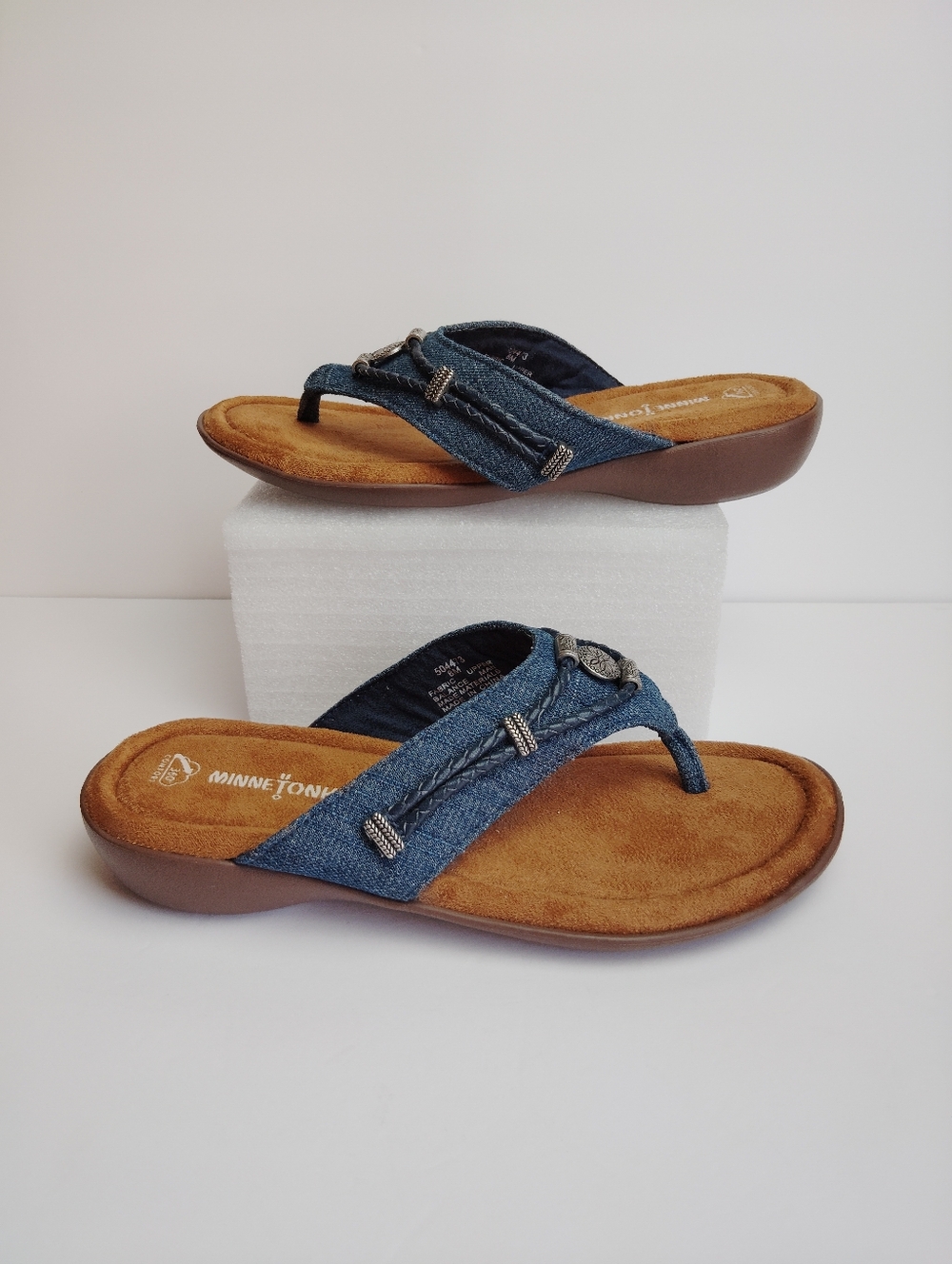 Minnetonka Women's Silverthorne 360 Thong Sandals 504473 Blue Denim - Sz. 8